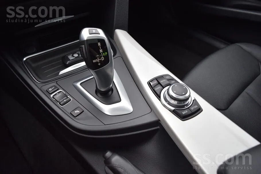 BMW 318 2013 photo 4