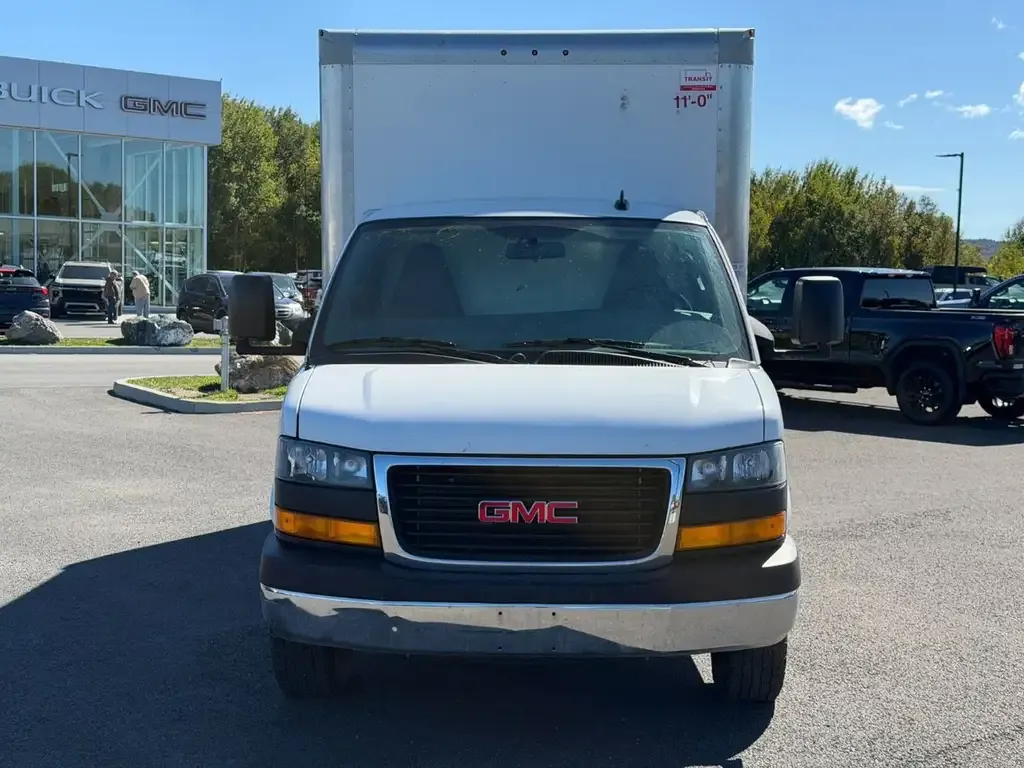 GMC Savana 2021 photo 2