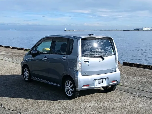 Daihatsu Move 2013 photo 3