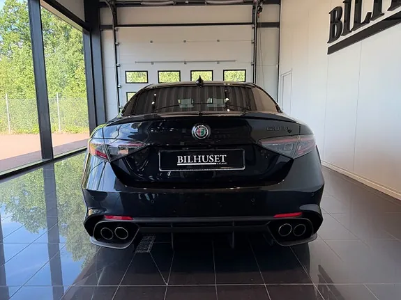 Alfa Romeo Giulia 2022 photo 5