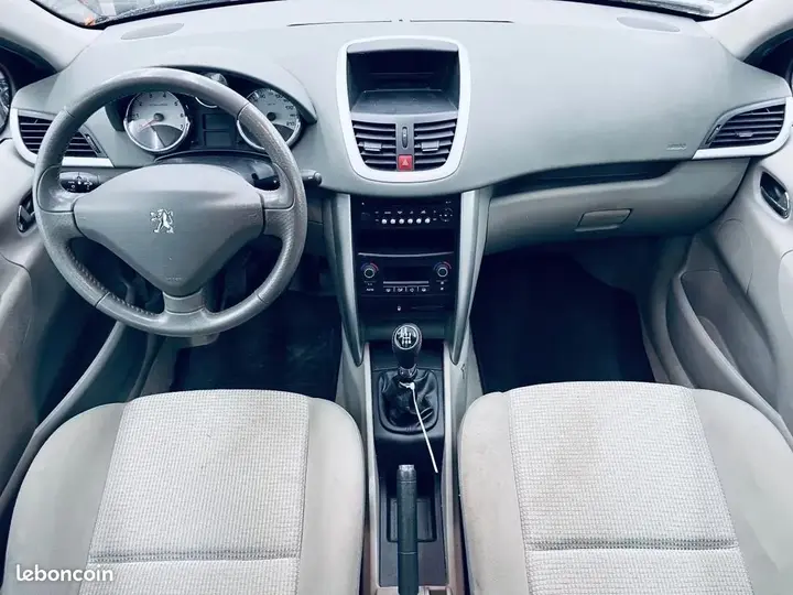 Peugeot 207 2010 photo 5