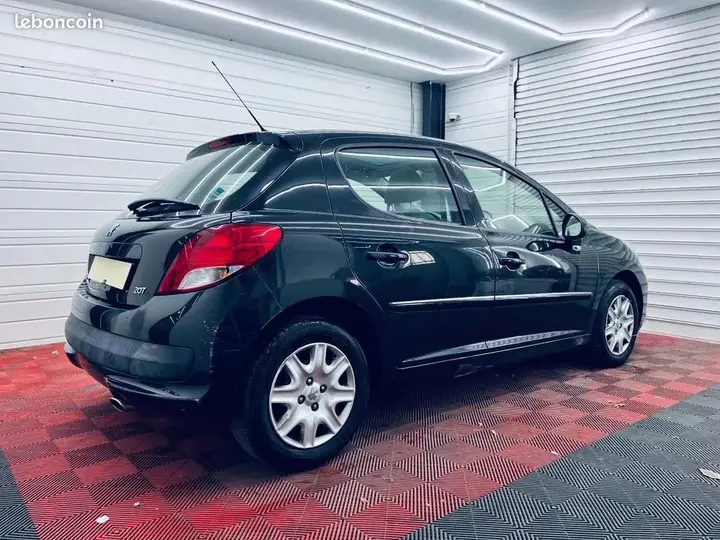 Peugeot 207 2010 photo 2
