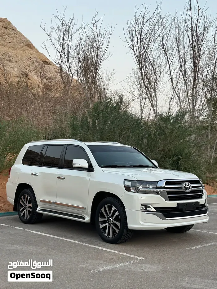 Toyota Land Cruiser 2019 photo 2