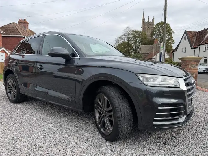 Audi Q5 2019 photo 2