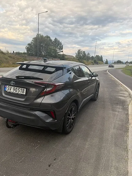 Toyota C-Hr 2018 photo 3