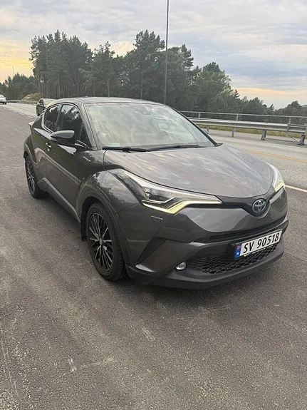 Toyota C-Hr 2018 photo 2