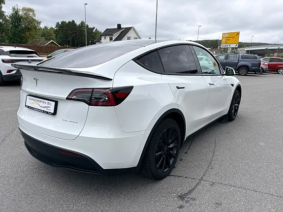 Tesla Model Y 2023 photo 5