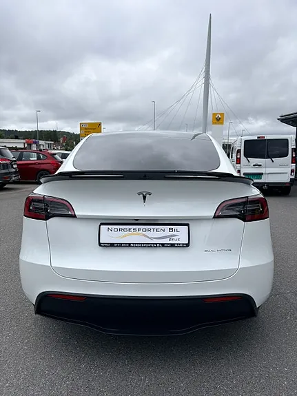 Tesla Model Y 2023 photo 4