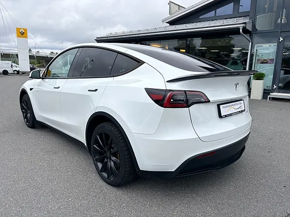 Tesla Model Y 2023 photo 3