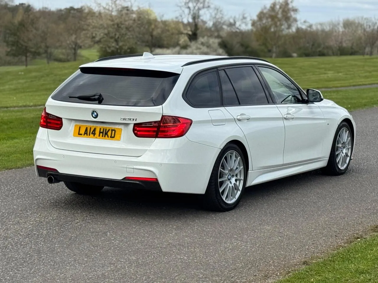 BMW 3 Series 2014 photo 2