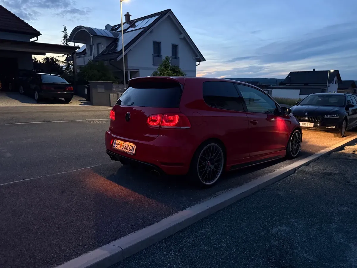 Volkswagen Golf 2011 photo 3