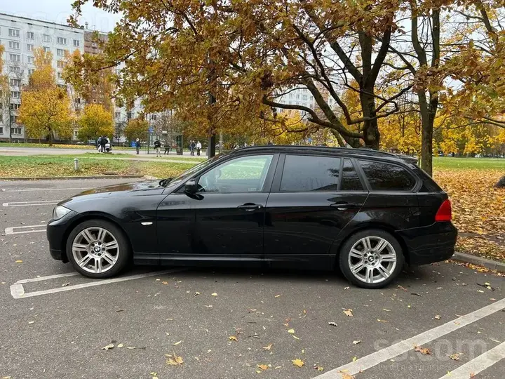 BMW 320 2010 photo 3