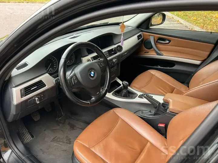 BMW 320 2010 photo 5