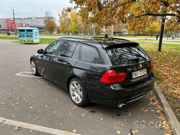 BMW 320 2010 photo 2