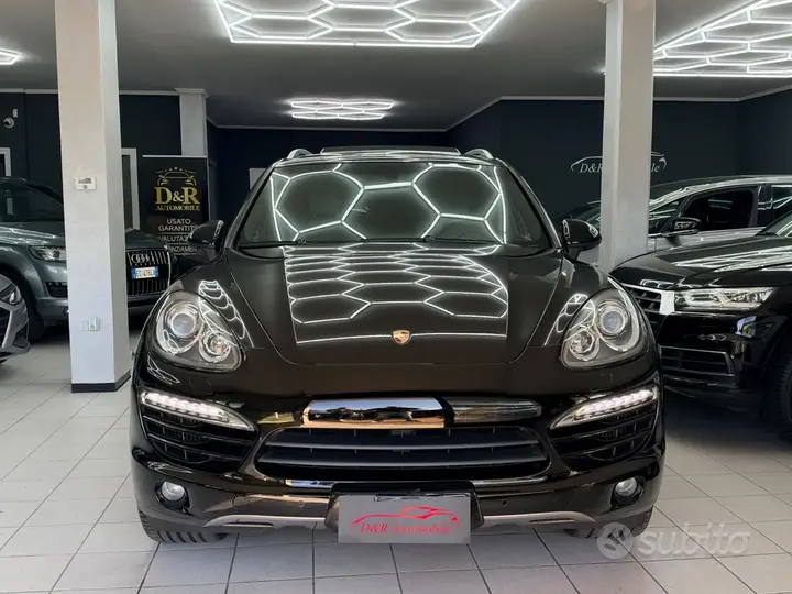 Porsche Cayenne 2011 photo 2
