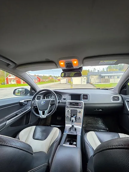 Volvo V60 Cross Country 2016 photo 2