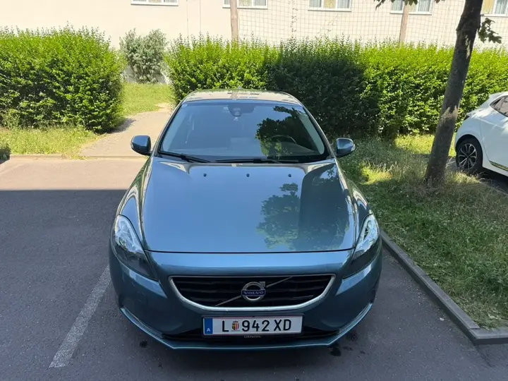 Volvo V40 2013 photo 2