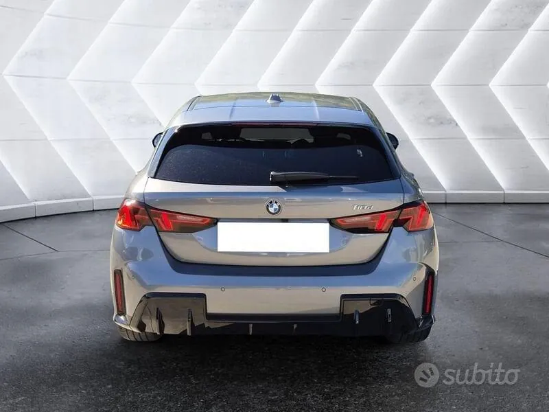 BMW 1 Series 2025 photo 3