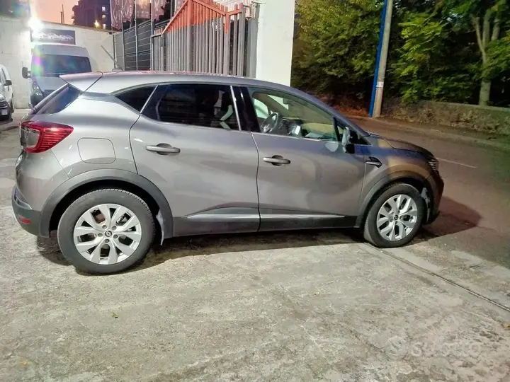 Renault Captur 2022 photo 2