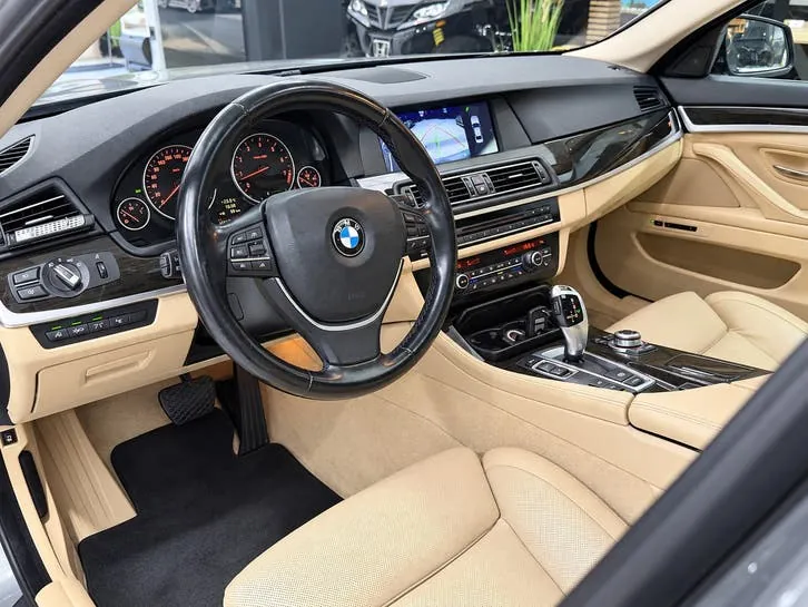BMW 5 Series 2010 photo 2
