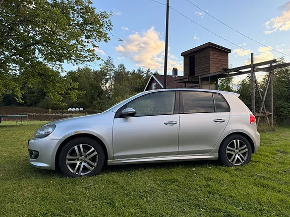Volkswagen Golf 2011 photo 2