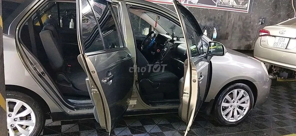 Kia Carens 2011 photo 5