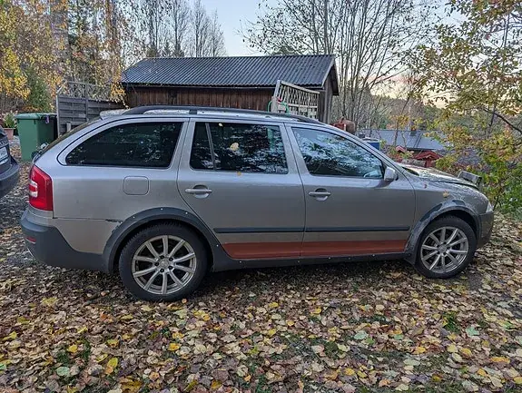 Skoda Octavia 2008 photo 2