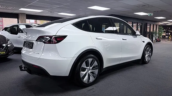 Tesla Model Y 2023 photo 4