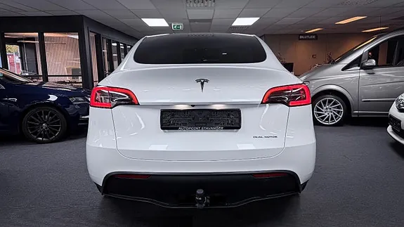 Tesla Model Y 2023 photo 5