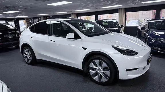 Tesla Model Y 2023 photo 3