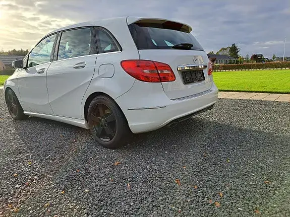 Mercedes-Benz B 180 2013 photo 5