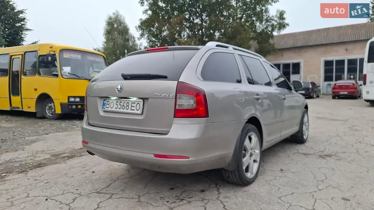 Skoda Octavia 2010 photo 4