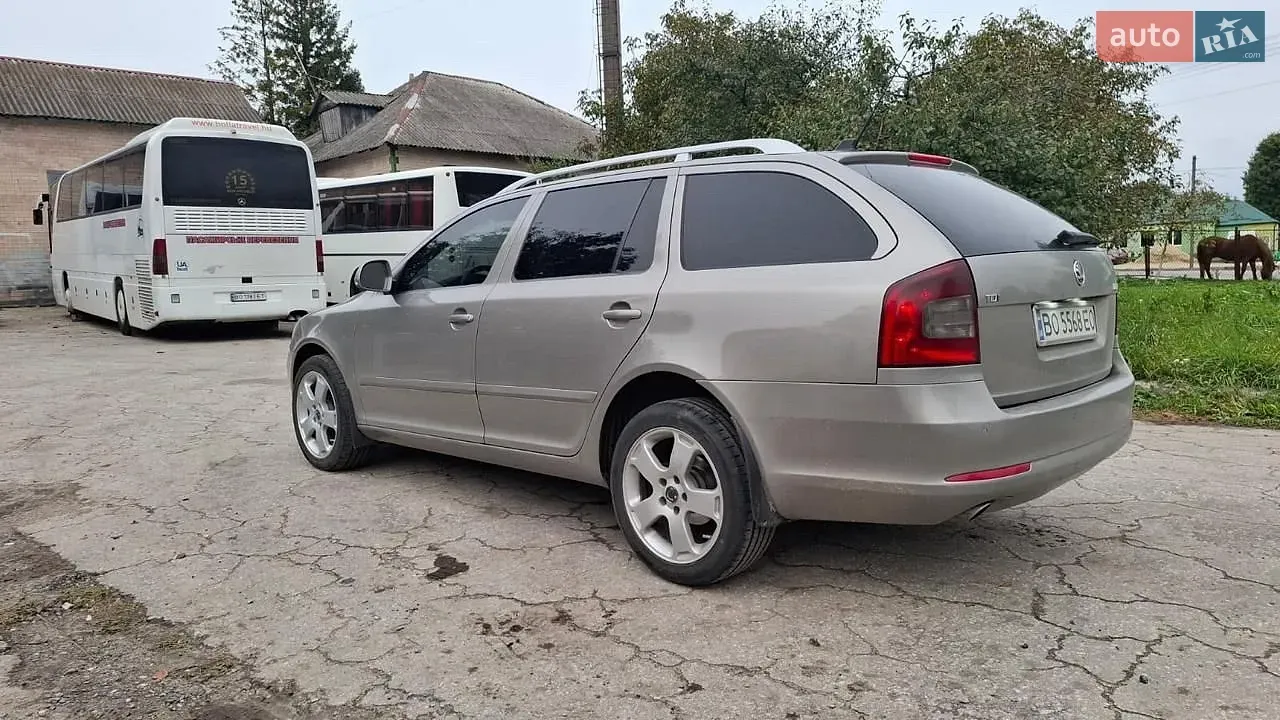 Skoda Octavia 2010 photo 2