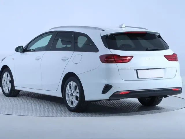 Kia Ceed 2023 photo 3