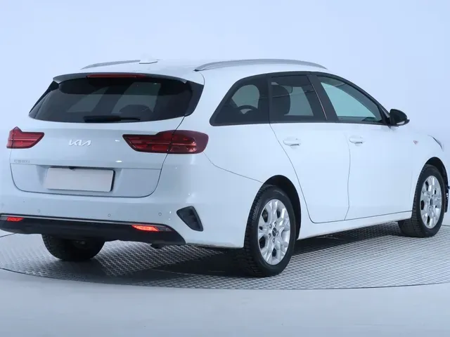 Kia Ceed 2023 photo 4