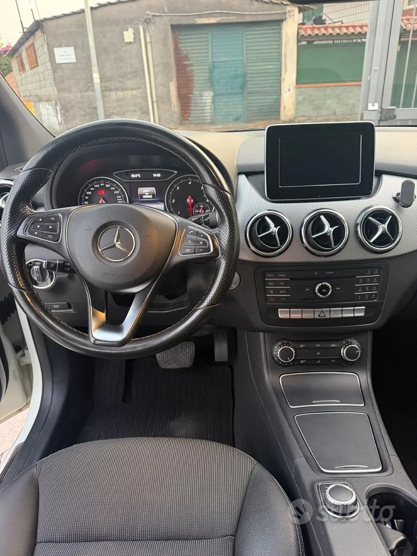Mercedes-Benz B 2015 photo 5