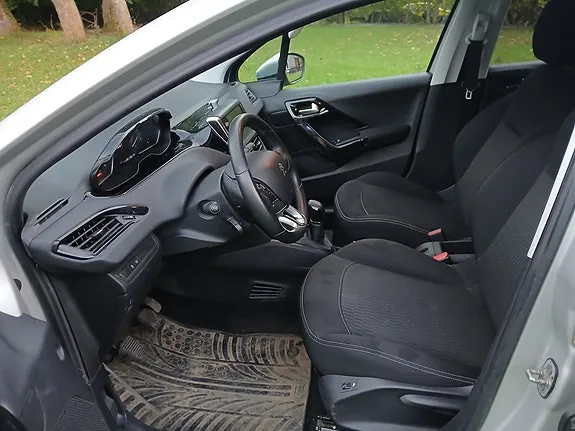Peugeot 208 2016 photo 4