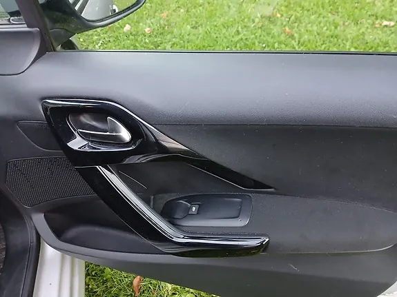 Peugeot 208 2016 photo 5
