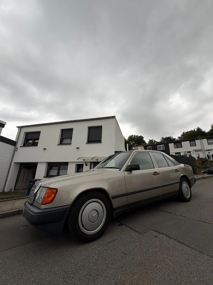 Mercedes-Benz W124