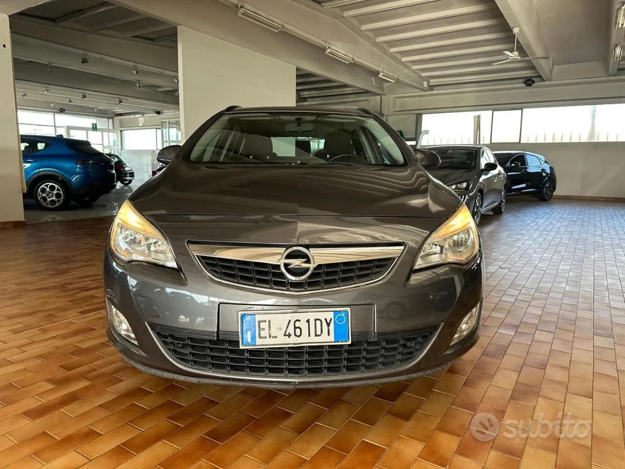 Opel Astra 2012 photo 2