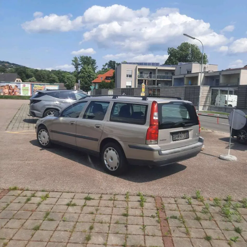 Volvo V70 2004 photo 2