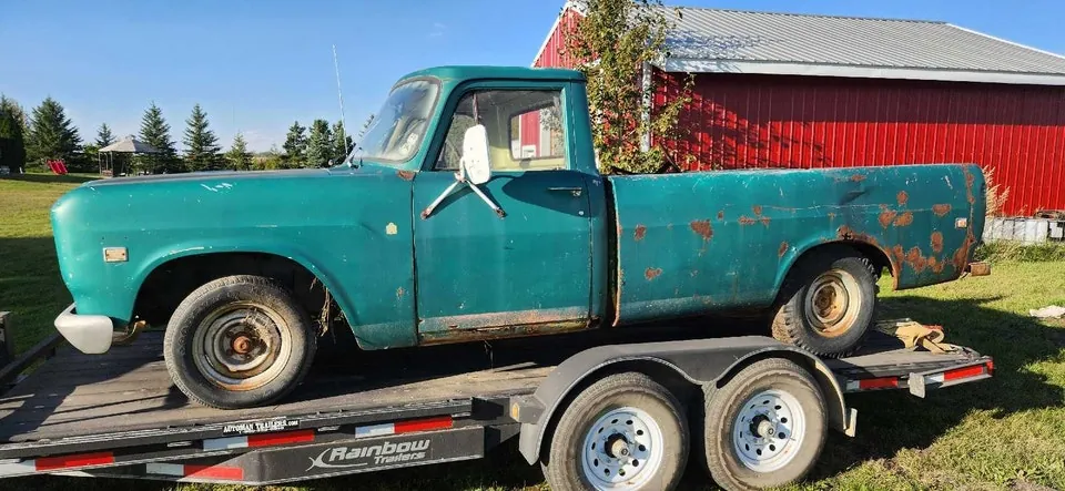 International Harvester 100 1974 photo 3
