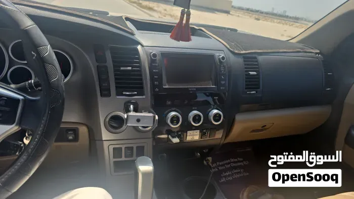 Toyota Sequoia 2014 photo 2