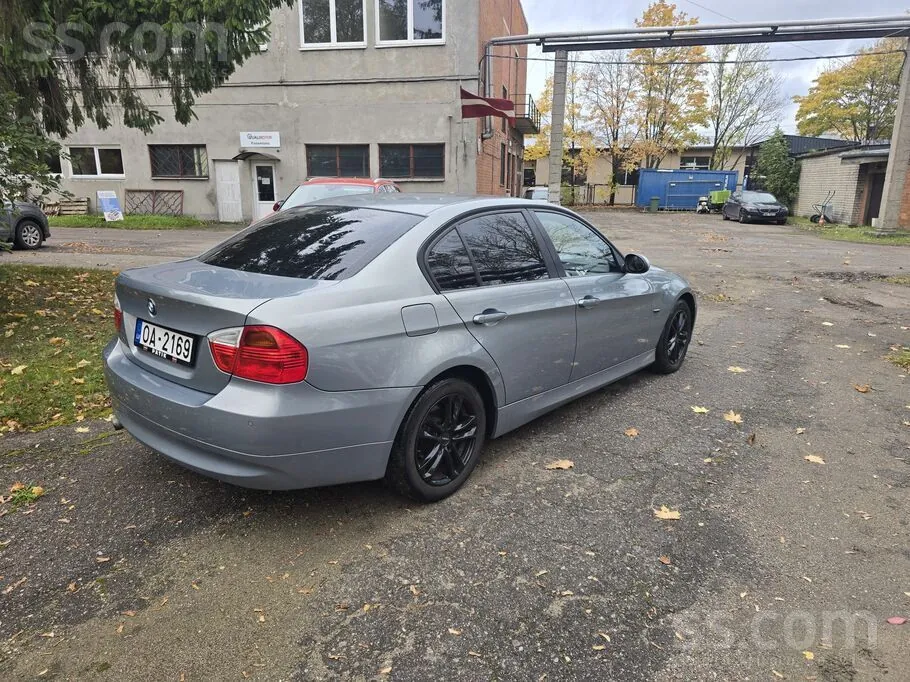 BMW E90 2006 photo 2