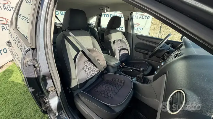 Ford Focus 2010 photo 4