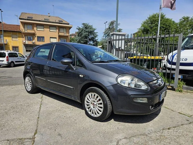 Fiat Punto 2010 photo 2