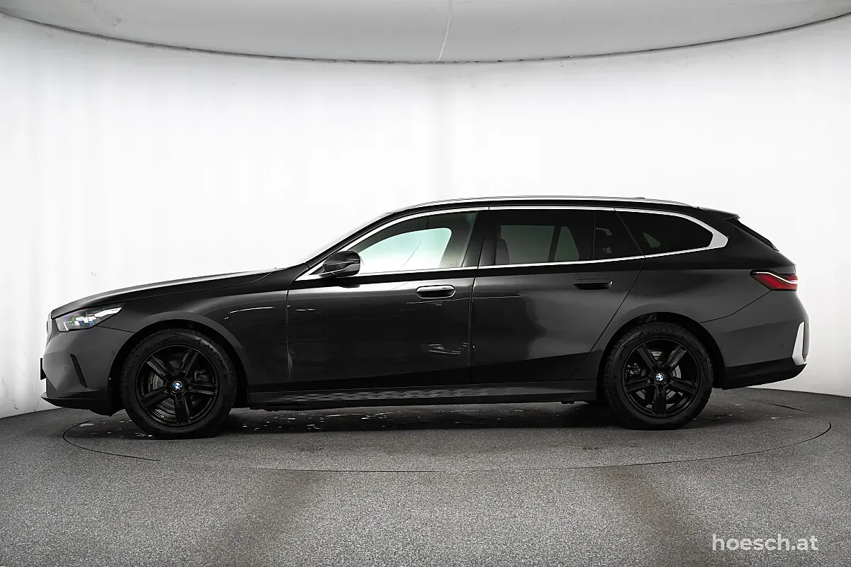 BMW 5 Series 2024 photo 3