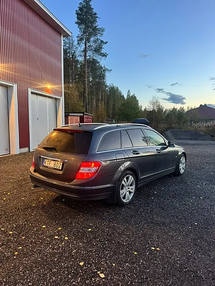 Mercedes-Benz C220 2010 photo 2