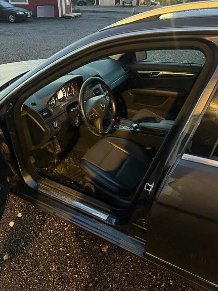 Mercedes-Benz C220 2010 photo 4