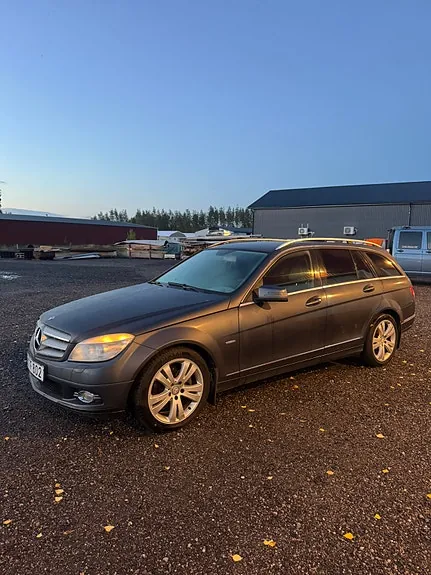 Mercedes-Benz C220 2010 photo 3